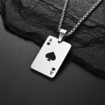 Silberne Kette mit Poker Karten Anhängern – moderner Streetwear Schmuck.