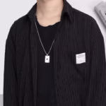 Poker Karten Halskette in Silber mit detaillierten Anhängern für Poker-Fans.