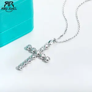 Moissanit Rundstein Kreuz Anhänger 3,3 ct – 925 Silber