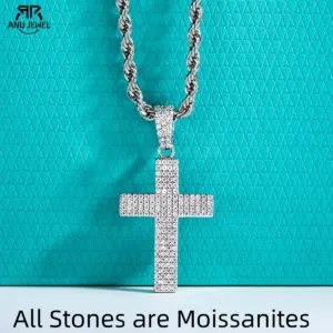Iced Out Moissanit Kreuzanhänger – 925 Silber