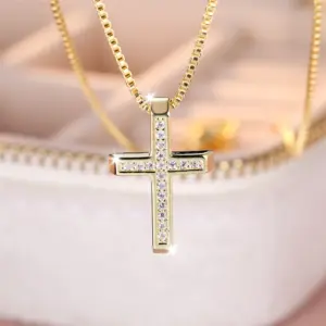 Goldfarbene Zirkonia Kreuzkette Damen – 44+5 cm
