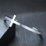 Edelstahl Kreuzarmband Herren – markanter Glaubensschmuck