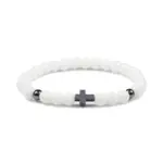 Perlenarmband mit Kreuz – 6 mm Weiß