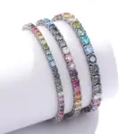 Moissanit Tennisarmband am Handgelenk – klassische Lichtlinie