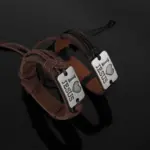 Christliches Armband Herren in brauner Lederoptik – Detailansicht