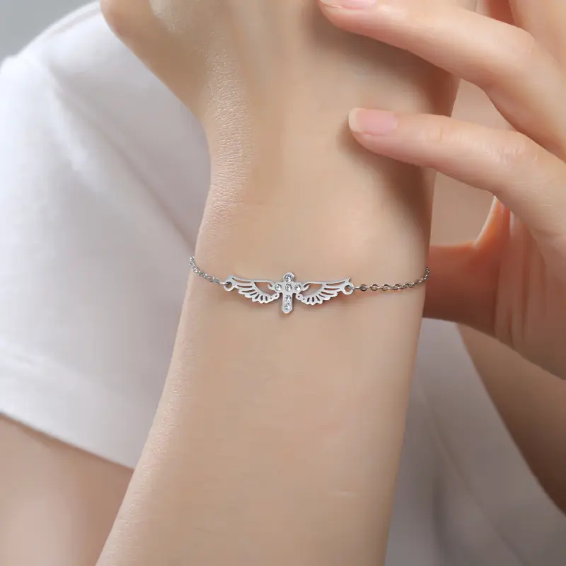Damen Armband mit Kreuz und Zirkon – Produktansicht