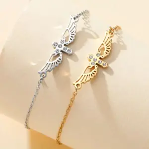 Armband mit Kreuz Damen – Engelsflügel und Zirkon