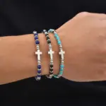 Christliches Herrenarmband mit Kreuz und Naturstein