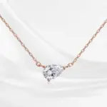 Design 3 Roségoldfarben – Moissanit Birnenschliff-Halskette