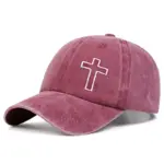 Weinrote Vintage Cap mit weißer Kreuzstickerei und verwaschener Optik