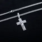 Jesus am Kreuz Anhänger aus 925 Sterling Silber – Seitenansicht