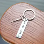 Faith-Kreuz und Let God Lead Textplatte in Detailansicht