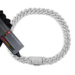 Lieferantenaufnahme des Cuban Link Armbands mit Prüfgerät