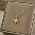 Festliche Schneeflocken-Kette mit Zirkonia als Weihnachtsgeschenk