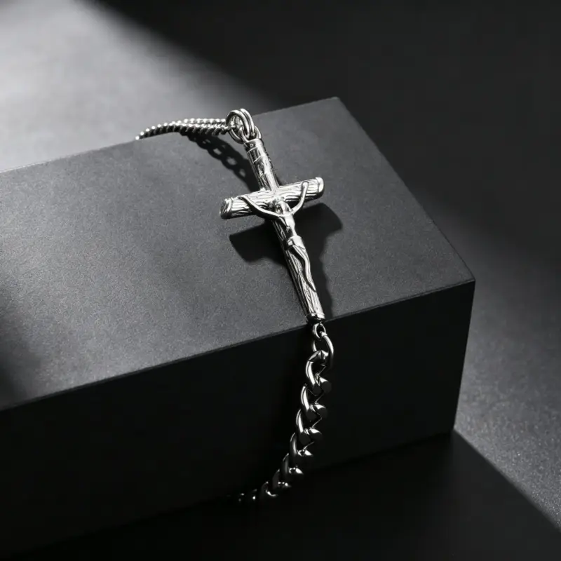 Kreuz Armband Herren Edelstahl – Detailansicht