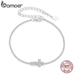 Zartes christliches Armband mit kleinem Kreuz