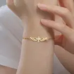Christliches Damenarmband mit Kreuz und Engelsflügeln