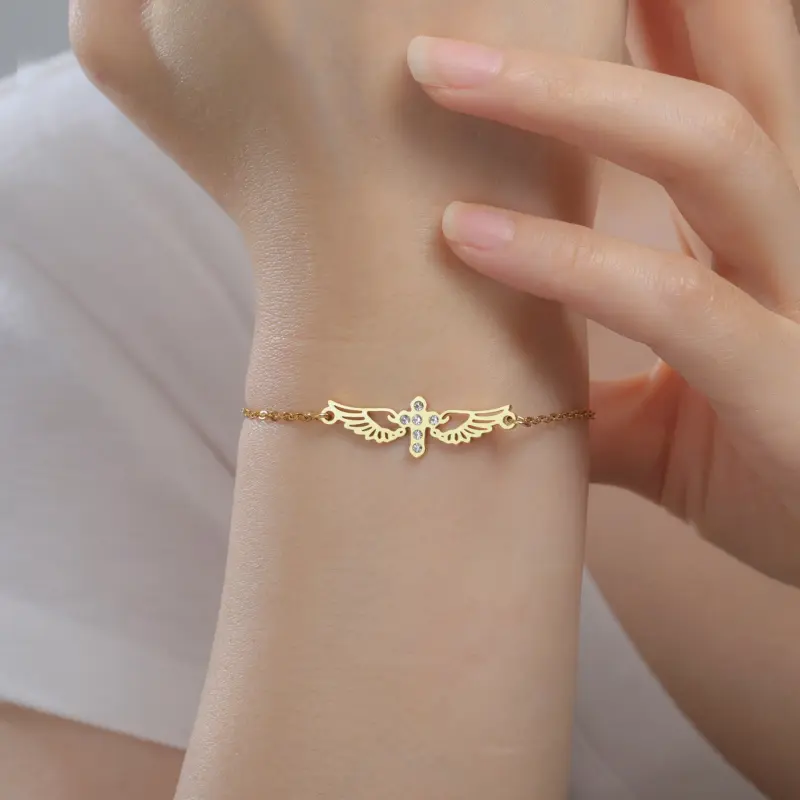 Christliches Damenarmband mit Kreuz und Engelsflügeln