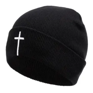Mütze mit Kreuz Stickerei – christliche Beanie in Schwarz und Weiß