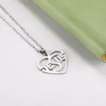 Herzanhänger mit Jesus Symbol an Edelstahlkette