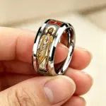 Detailansicht Herz Jesu Ring in Silberfarbe