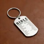 Silberfarbener Bibel-Schlüsselanhänger aus Edelstahl mit Bible Emergency Numbers Beschriftung