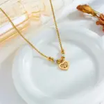 Herzförmiger Lebensbaum Anhänger an goldfarbener Kette