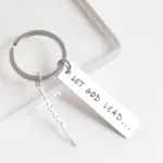 Schlüsselanhänger mit Textplatte und Faith-Kreuz – Gesamtansicht