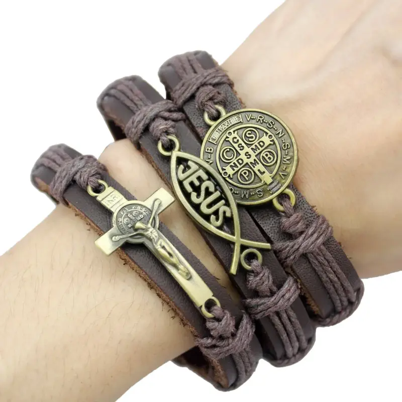 Christliches Lederarmband – Produktansicht mit Glaubenssymbolen