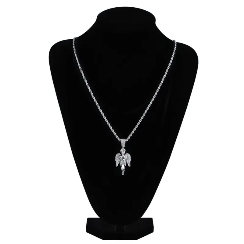 Iced Out Engel Kette – Detail von Anhänger und Kette