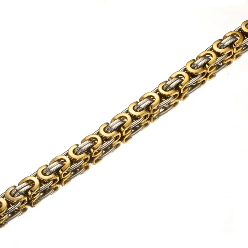 Nahaufnahme der 6 mm Byzantiner-Kettenglieder in Gold-Silber-Optik