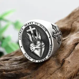 abdo Siegelring mit Heiligem Herz Jesu, Kreuz, Flammen und Sacred Heart of Jesus Inschrift in Silberoptik