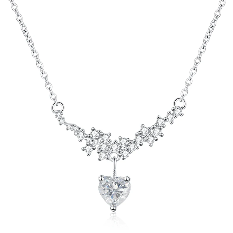 kf-S0273f86fd5ac4399a2328bf0d5c21dc1H NeeTim Moissanit Herzkette Damen mit 1 ct Herzstein auf weißem Hintergrund