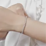 SMYOUE Tennisarmband am Handgelenk getragen