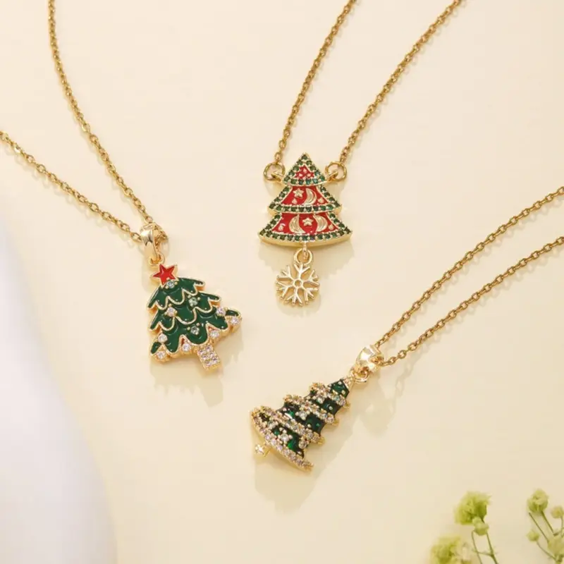DoreenBeads Weihnachtskette – drei Tannenbaum-Motive