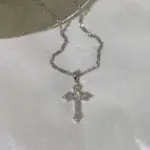 sharelucky Kreuzkette Damen – silberfarbene Kette mit Kreuzmotiv