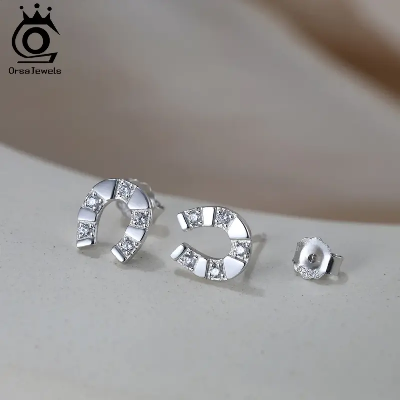 Silberfarbene ORSA JEWELS Hufeisen-Ohrstecker mit fünf klaren Steinen und rückseitigem Steckverschluss