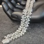 Iced-Out Kreuzkette und Kreuzarmband – weitere Produktansicht