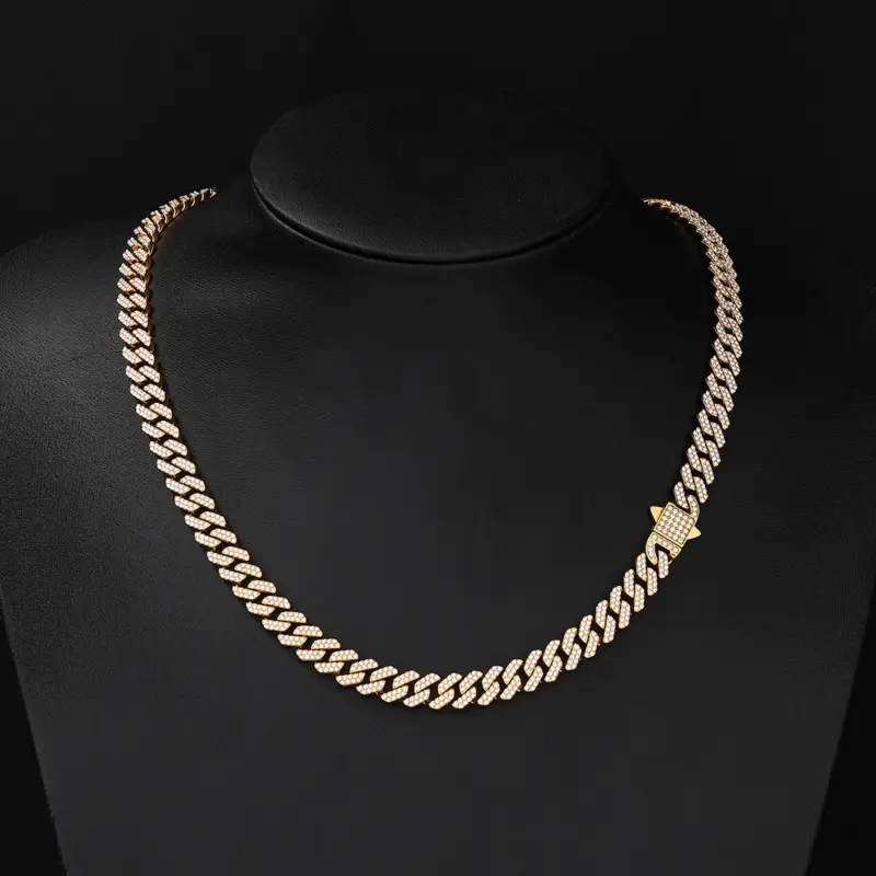 Moissanit Cuban Chain im Iced-Out-Stil – Detailansicht