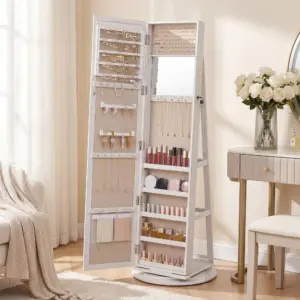 SONGMICS weißer drehbarer Schmuckschrank geöffnet mit hellem Innenfutter, Ringen, Ketten und Rückablagen im Schlafzimmer