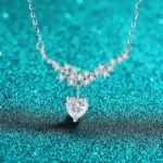 Moissanit Herzkette Damen mit herzförmigem Hauptstein und Zirkonia-Besatz