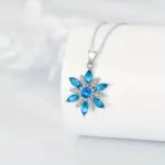 Silberfarbene Schneekristall-Kette mit sechs blauen Zirkonia-Spitzen