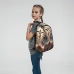 Jesus-Rucksack mit Kreuzigungsmotiv als Schul- und Freizeitrucksack an einer Person getragen