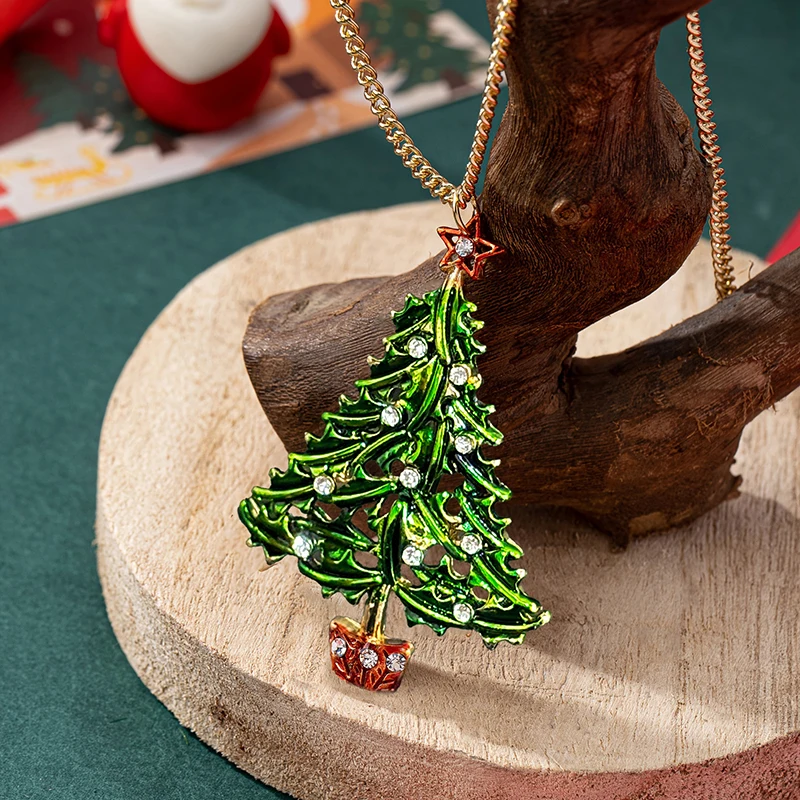 Huitan Weihnachtsbaum-Anhänger – grünes Emaille-Design mit rotem Stern