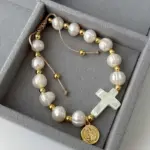 Nonoyesya Perlenarmband mit Kreuz und religiöser Medaille für Damen