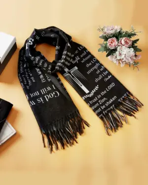 Schwarzer God Says I Am Bibelvers-Schal mit Kreuz und weißen Schriftzügen
