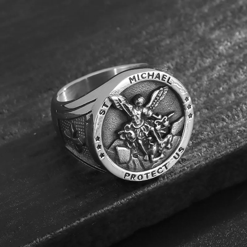 Silberfarbener Erzengel-Michael-Siegelring mit ST MICHAEL PROTECT US und Kreuzornament