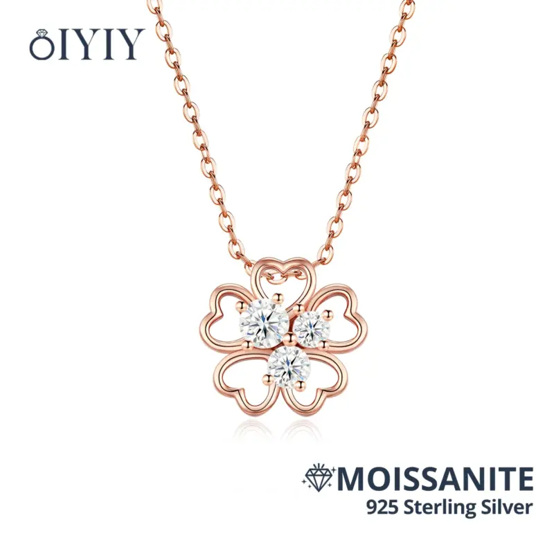 OIYIY roségoldfarbene Herzblütenkette mit drei hellen Moissanit-Steinen und 925-Silber-Angabe des Herstellers