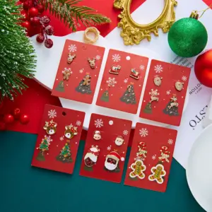 Übersicht der sechs weihnachtlichen Ohrsteckermotive mit Lebkuchen, Rentier, Weihnachtsmann und Zuckerstange