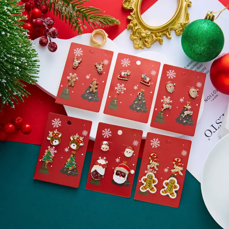 Übersicht der sechs weihnachtlichen Ohrsteckermotive mit Lebkuchen, Rentier, Weihnachtsmann und Zuckerstange